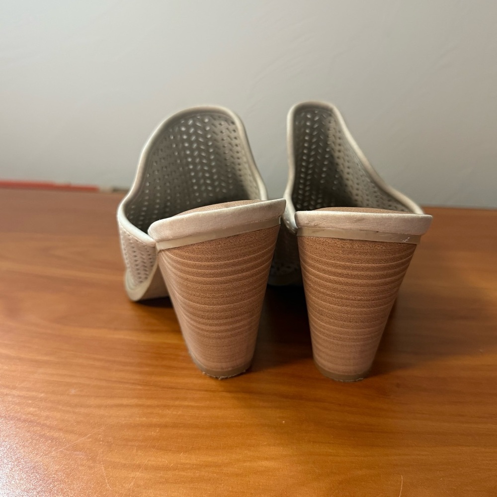Dolce Vita Kenley Mule Beige Cream Perforated Suede Pointed Toe Heels Shoes 8.5 - Picture 6 of 9